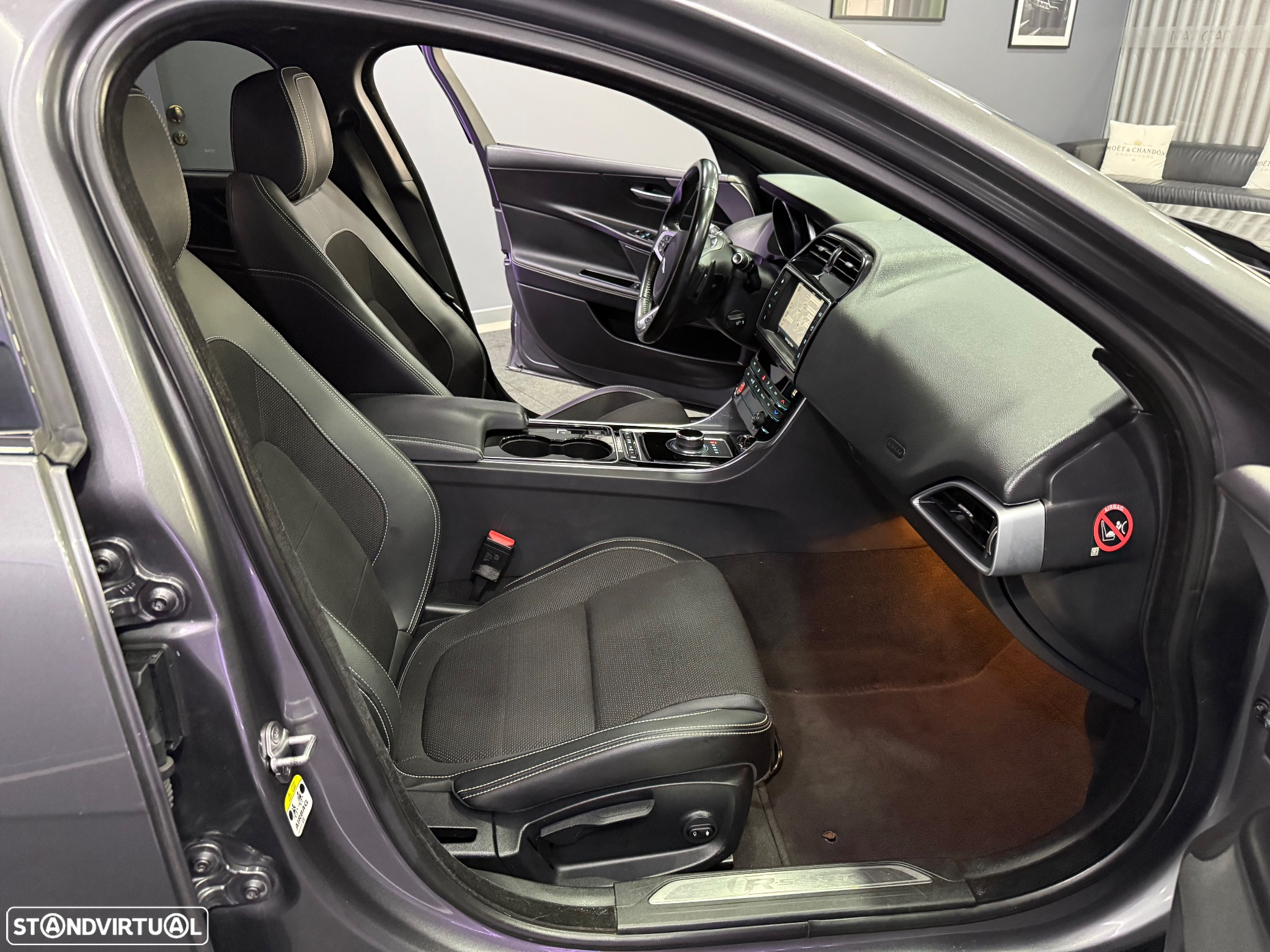 Jaguar XE 2.0 D R-Sport Aut. - 30