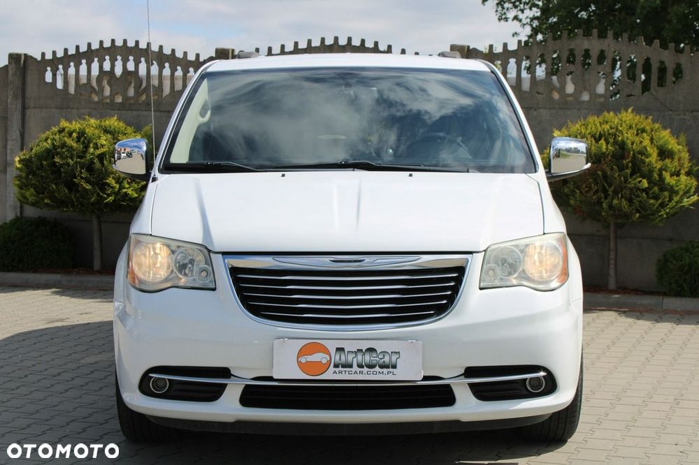 Chrysler Town & Country - 9