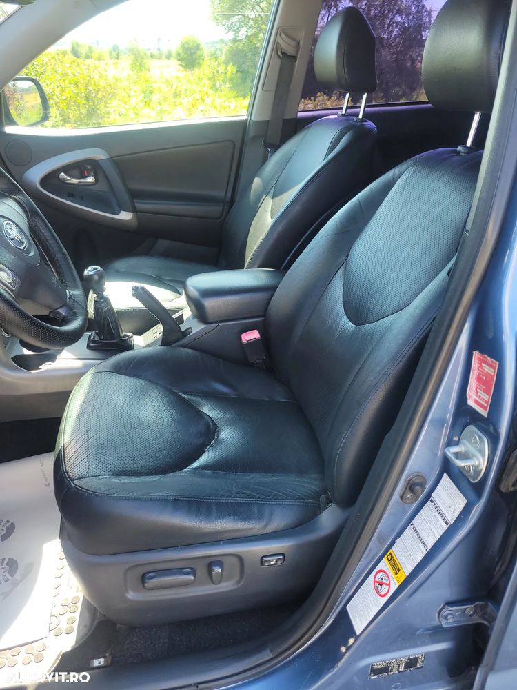 Toyota RAV4 2.2 D-4D Luxury - 8
