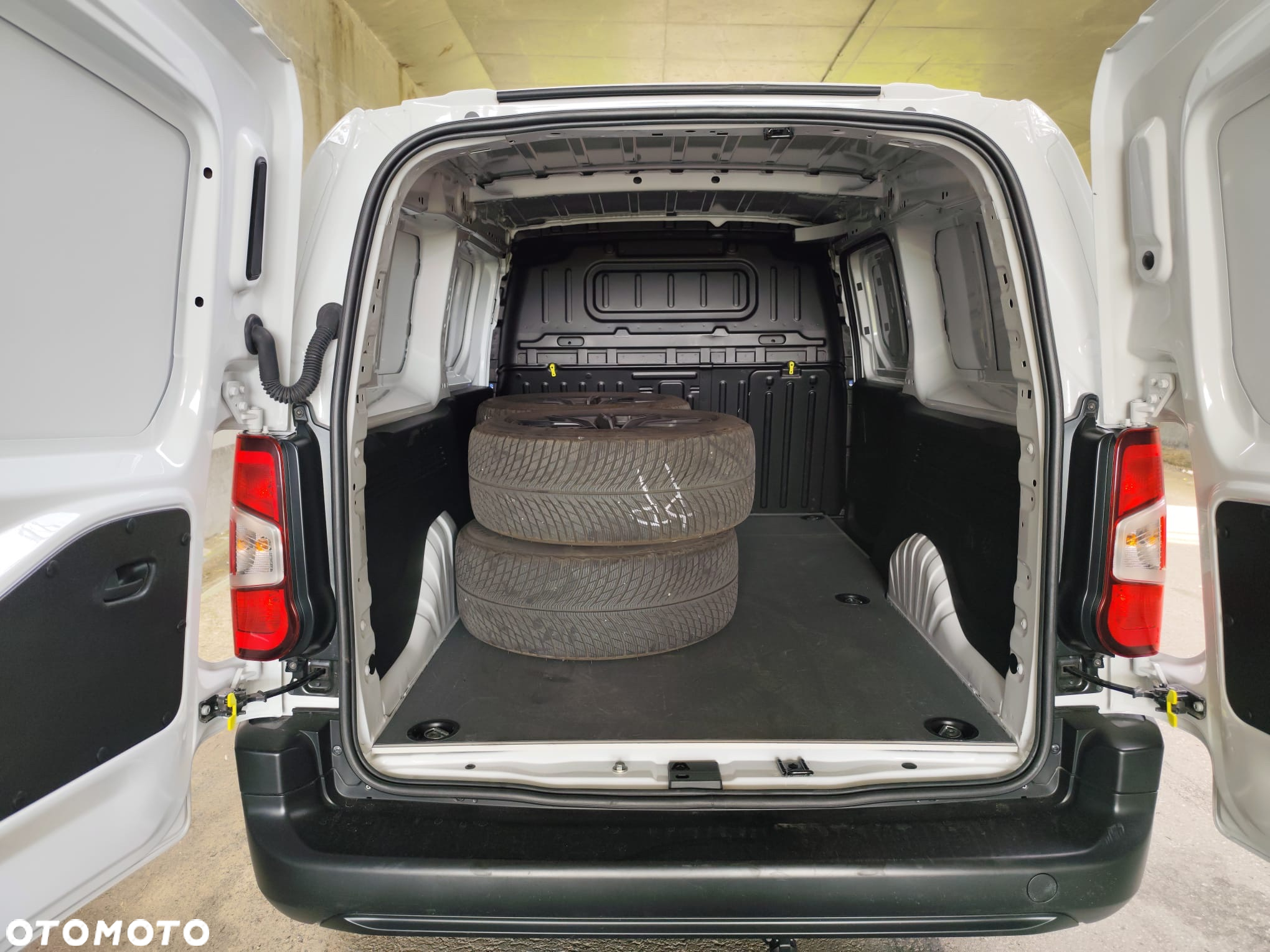 Toyota Proace City 1.5 D-4D Long 2,4t Active (bryg.) - 9