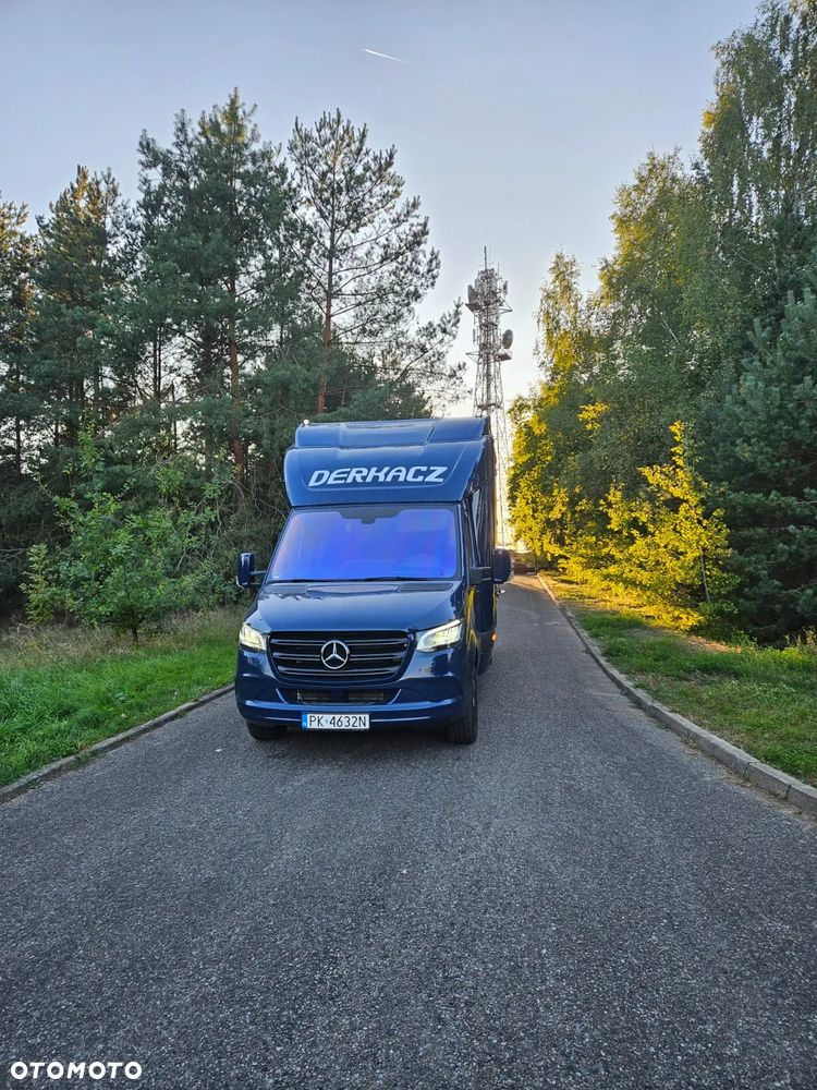 Mercedes-Benz Sprinter - 1