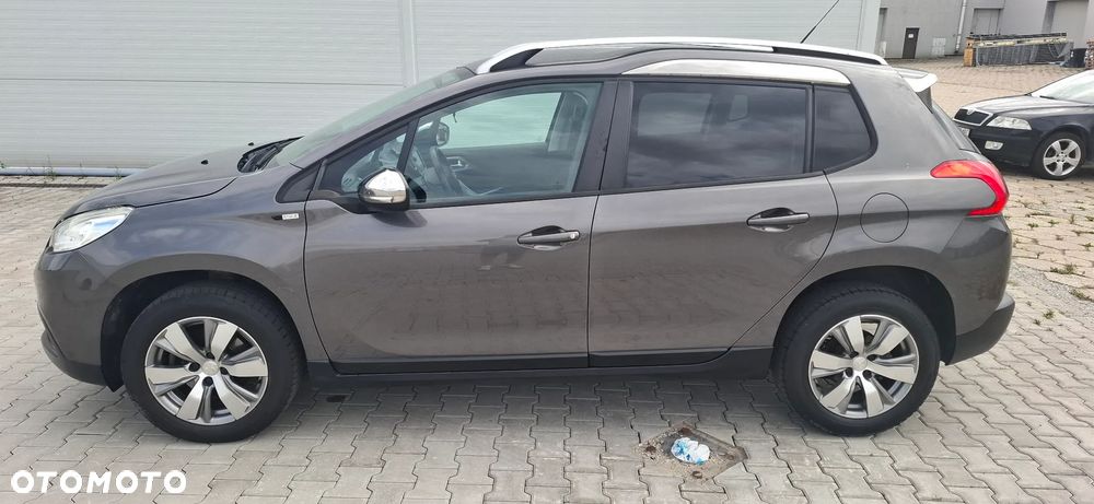 Peugeot 2008 1.2 Pure Tech Style S&S - 17
