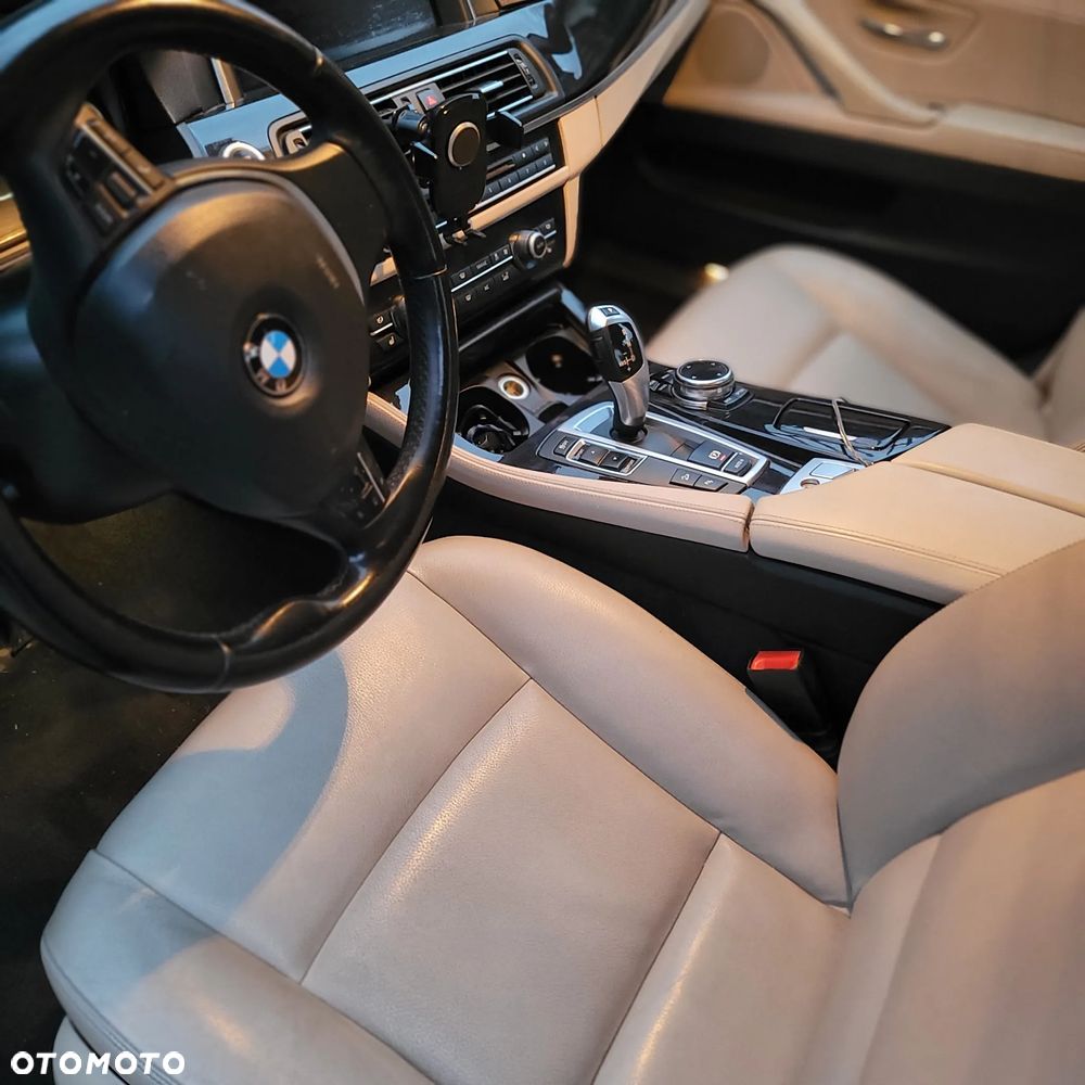 BMW Seria 5 530d xDrive Luxury Line - 4