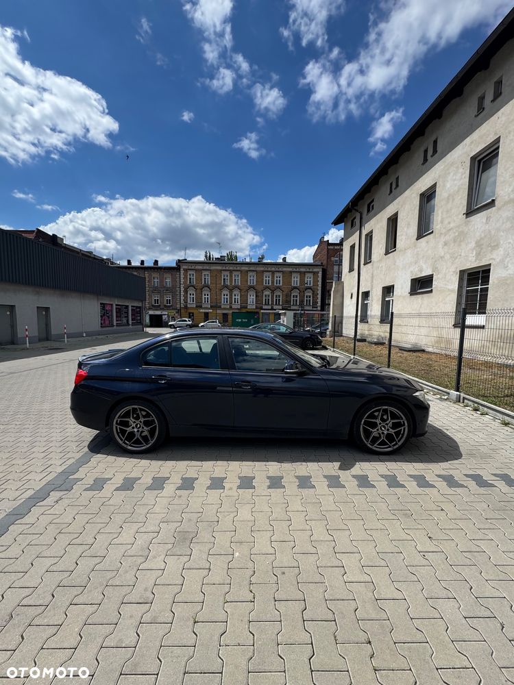 BMW Seria 3 320i - 10