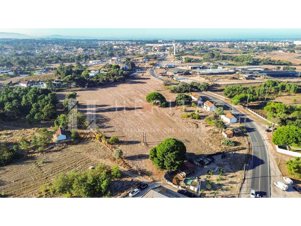 TERRENO COM 2,88 HECTARES, 5 RUÍNAS E POTENCIAL CONSTRUÇÃO ATÉ 500 M² - Grande imagem: 3/24