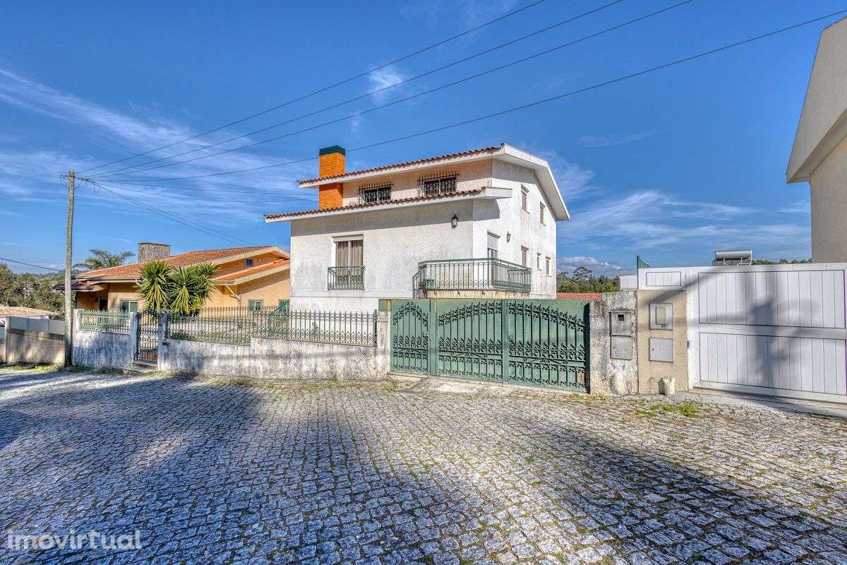 Moradia T5 em S. Félix da Marinha com garagem próximo da praia - Grande imagem: 2/42