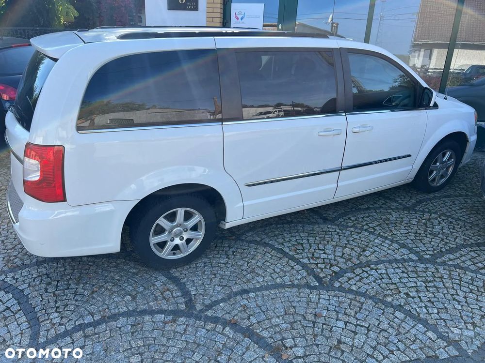 Chrysler Town & Country - 8
