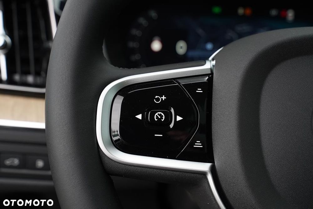 Volvo XC 60 T6 Plug-In Hybrid AWD Ultra Dark - 15