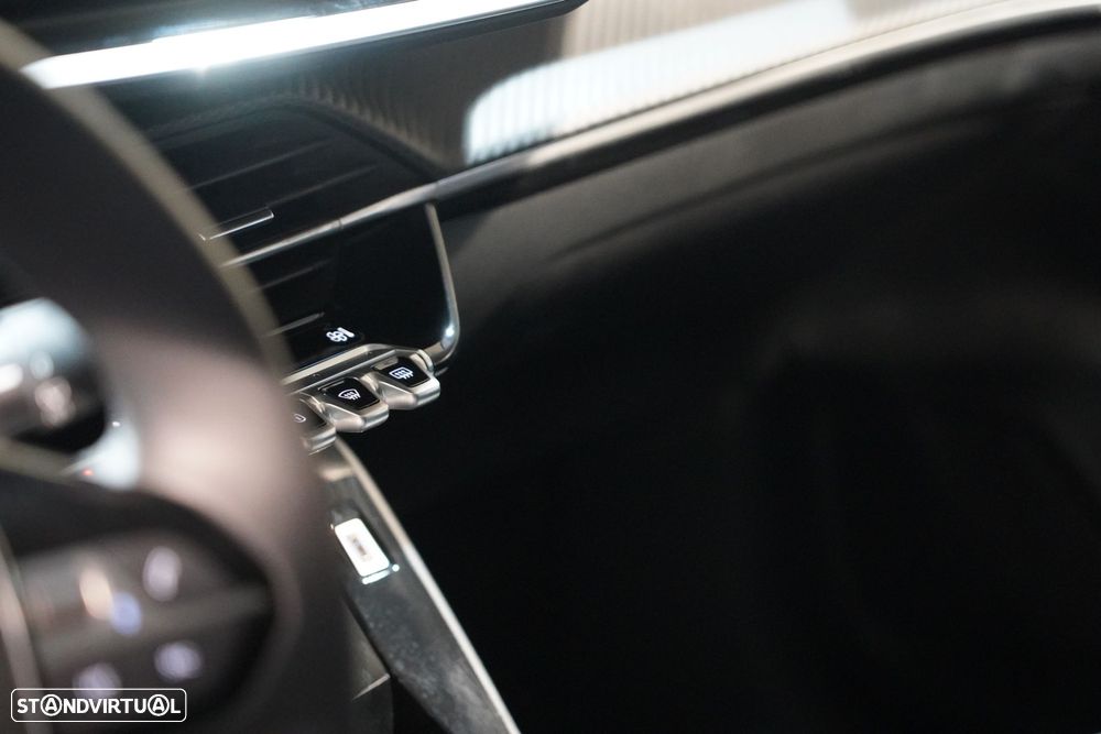 Peugeot 208 - 18