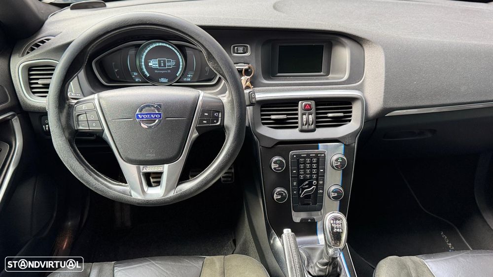 Volvo V40 D2 R Design - 9
