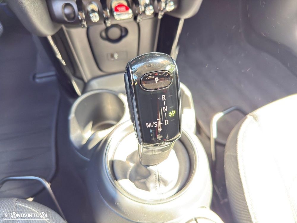 MINI 5 Portas Cooper Premium Essential Auto - 27