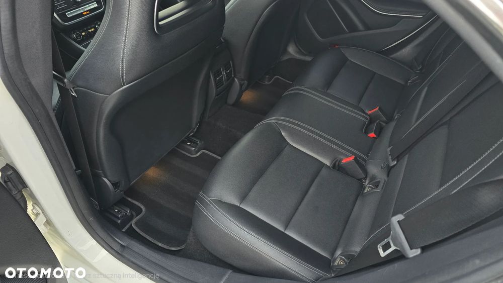 Mercedes-Benz CLA 250 4Matic 7G-DCT AMG Line - 30