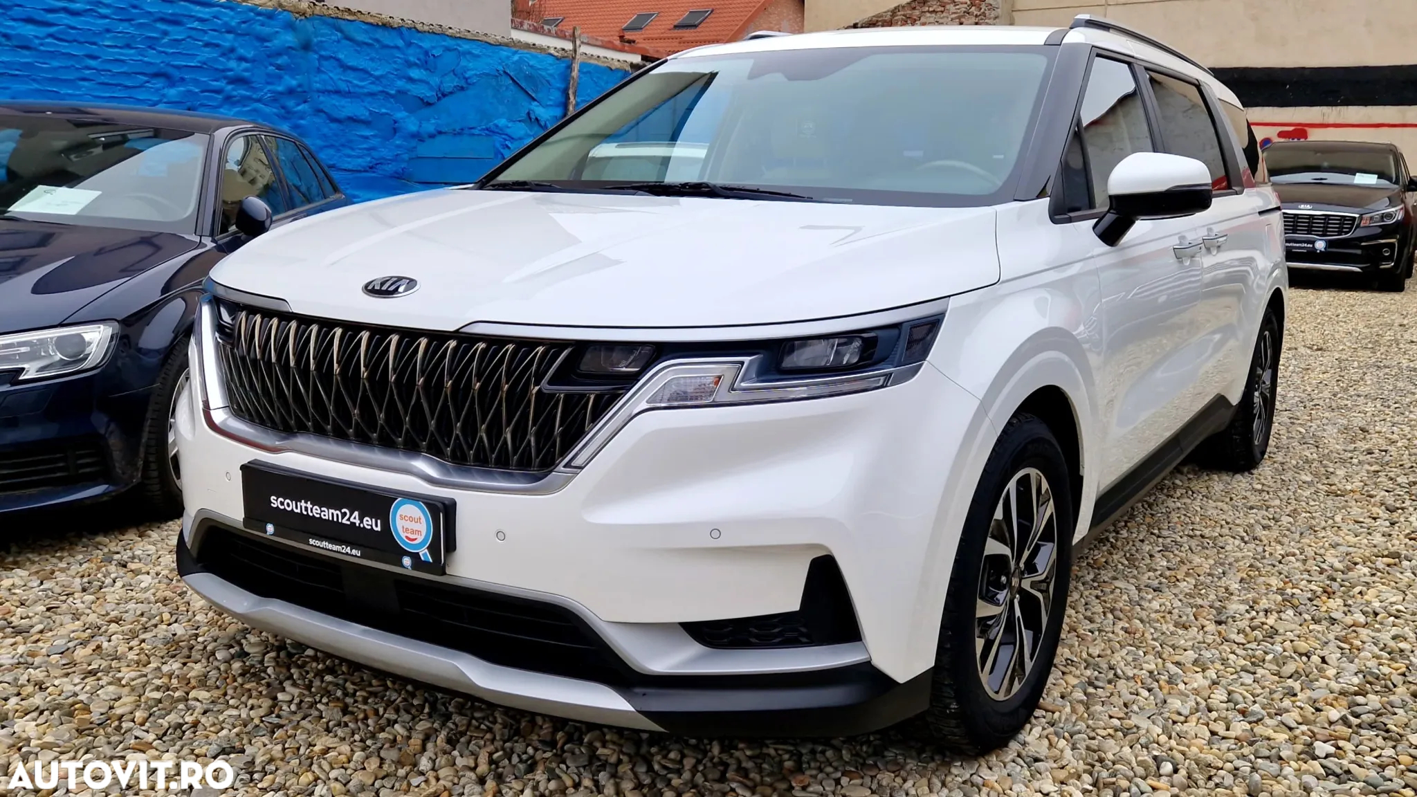 Kia Carnival - 17