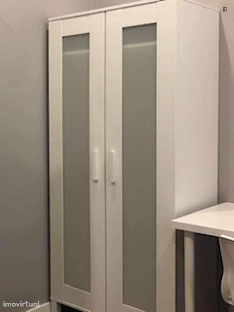 Quarto - localizado em São Sebastião Lisbon - Grande imagem: 2/16