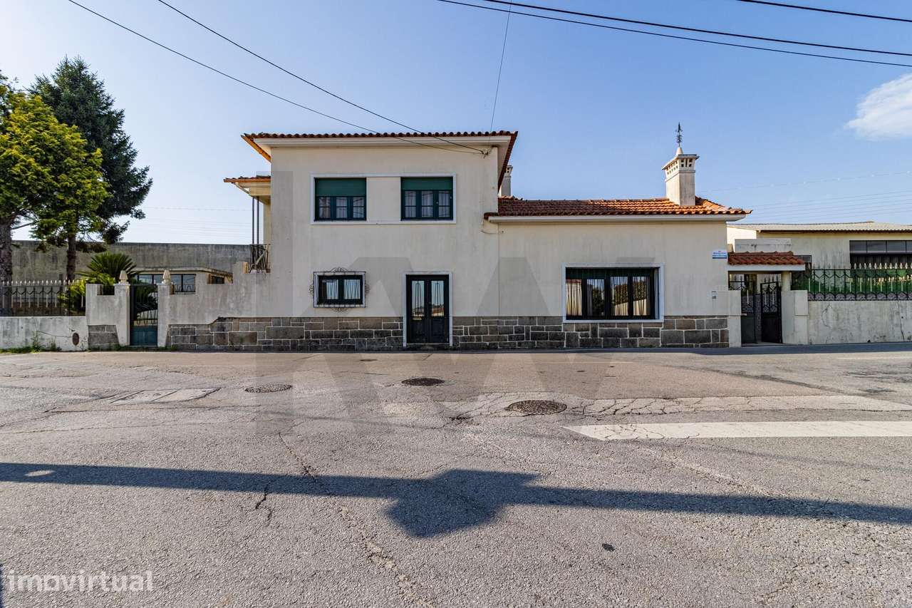 Moradia T4, no centro de Nogueira da Regedoura - Grande imagem: 2/40