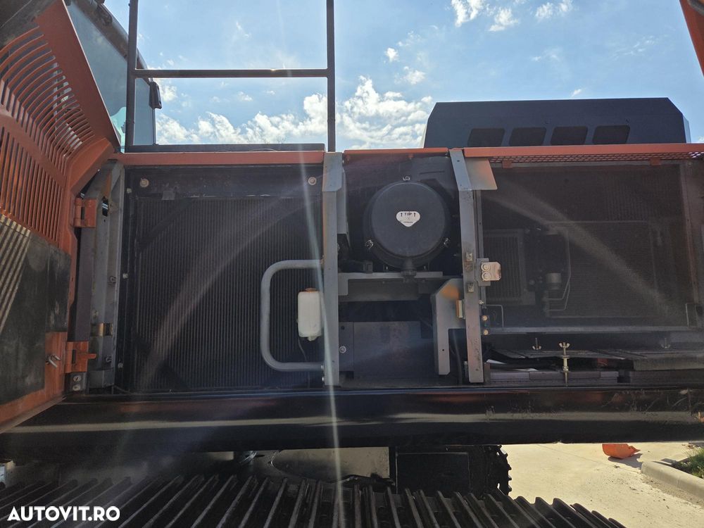 Hitachi ZX350LCN-6, 2020, 11.568h, cupa NOUA 2,2mc, 35,4 tone, Ad sapare 7,5m, latime 2,99m, lant 80% bun doar 900h deplasare, inst picon, inst rotire pe brate, camera spate si laterale, Isuzu, posibil leasing 4 ani-PROMOTIE 86.900 EUR+Tva - 23