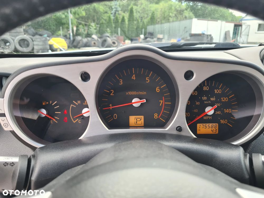 Nissan 350 Z - 18