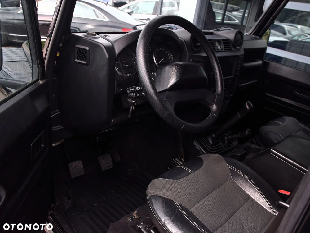 Land Rover Defender - 20