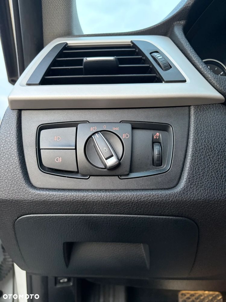 BMW Seria 3 318d Sport Line Shadow - 27