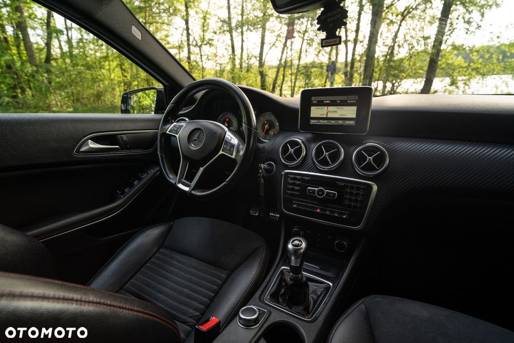 Mercedes-Benz Klasa A 180 AMG Line - 32