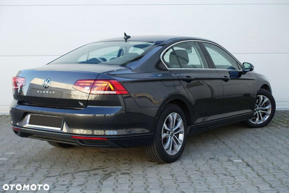 Volkswagen Passat - 3