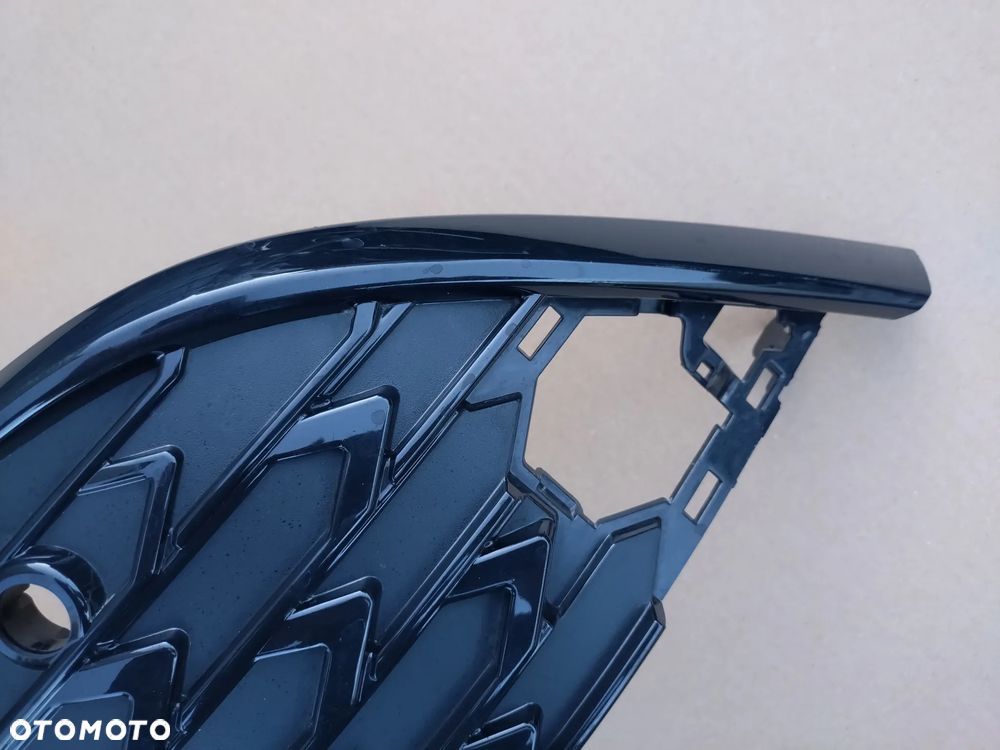TOYOTA COROLLA E21 LIFT HB 22- 53102-02650 KRATKA W ZDERZAK PRZÓD ORYGINAŁ!  ŁADNA - 7