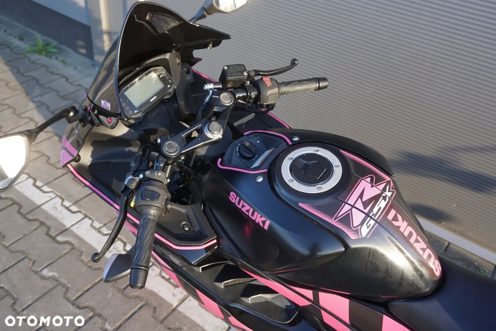 Suzuki GSX - 19