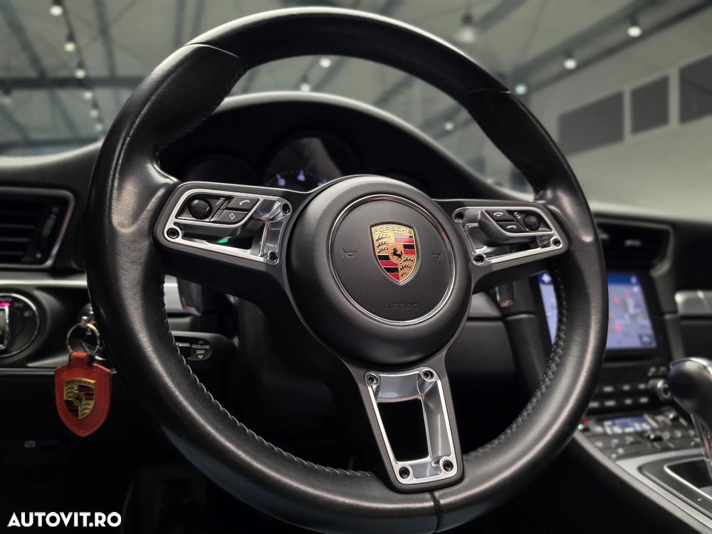 Porsche 911 Carrera 4 PDK - 32