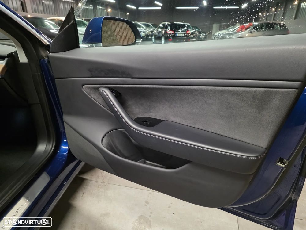 Tesla Model 3 - 32