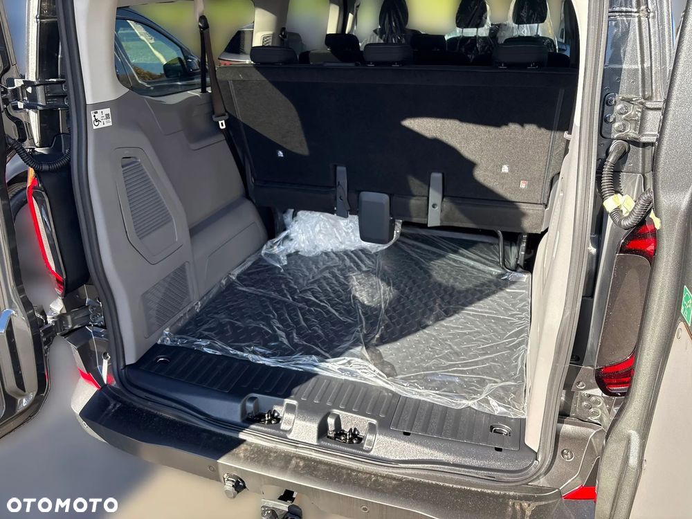 Volkswagen Caravelle - 11