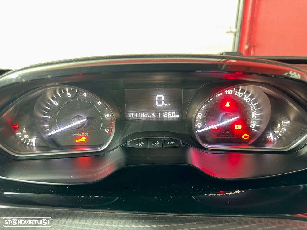 Peugeot 208 1.2 PureTech Style - 18