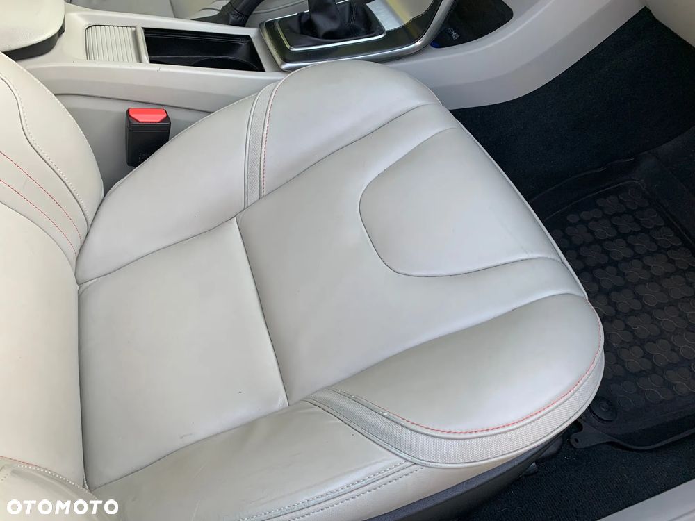 Volvo V40 T3 Ocean Race - 10