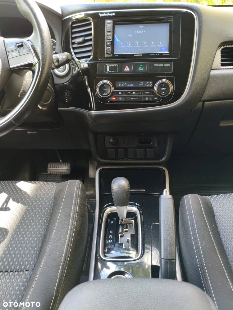 Mitsubishi Outlander 2.0 Intense + Navi 4WD CVT - 8