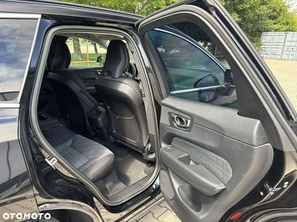 Volvo XC 60 B5 B AWD Momentum Pro - 18