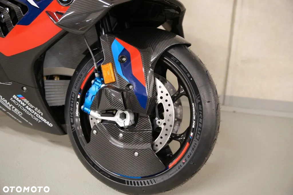 BMW S - 9