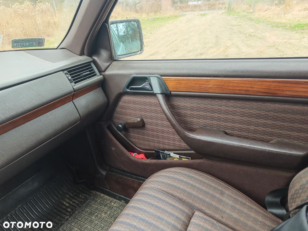 Mercedes-Benz W124 (1984-1993) - 13