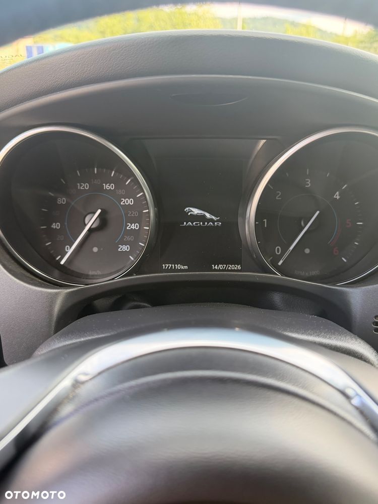 Jaguar XE 2.0 D AWD R-Sport - 21