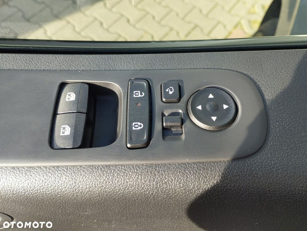 Hyundai Staria 1.6 T-GDI HEV Luxury - 39