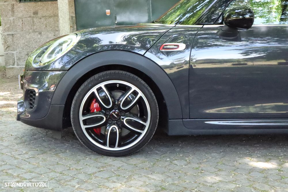 MINI Cabrio John Cooper Works - 5
