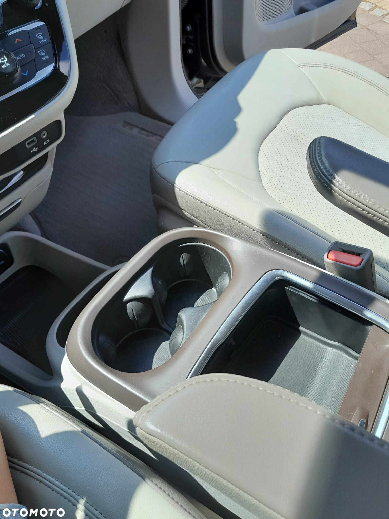 Chrysler Pacifica - 28