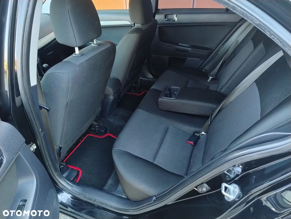 Mitsubishi Lancer 1.8 Intense - 19