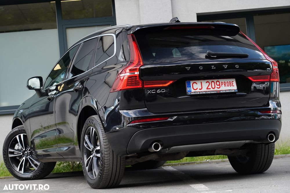 Volvo XC 60 B4 MHEV AT8 AWD Momentum Pro - 29