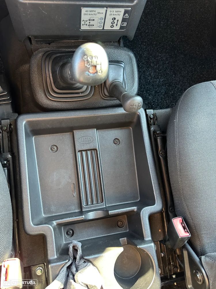 Land Rover Defender 90 SW 2.4 CRD S - 9