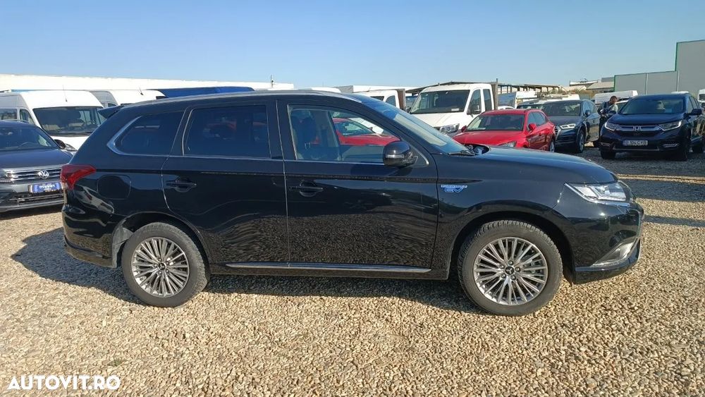 Mitsubishi Outlander PHEV 2.4 L 4X4 Instyle - 3