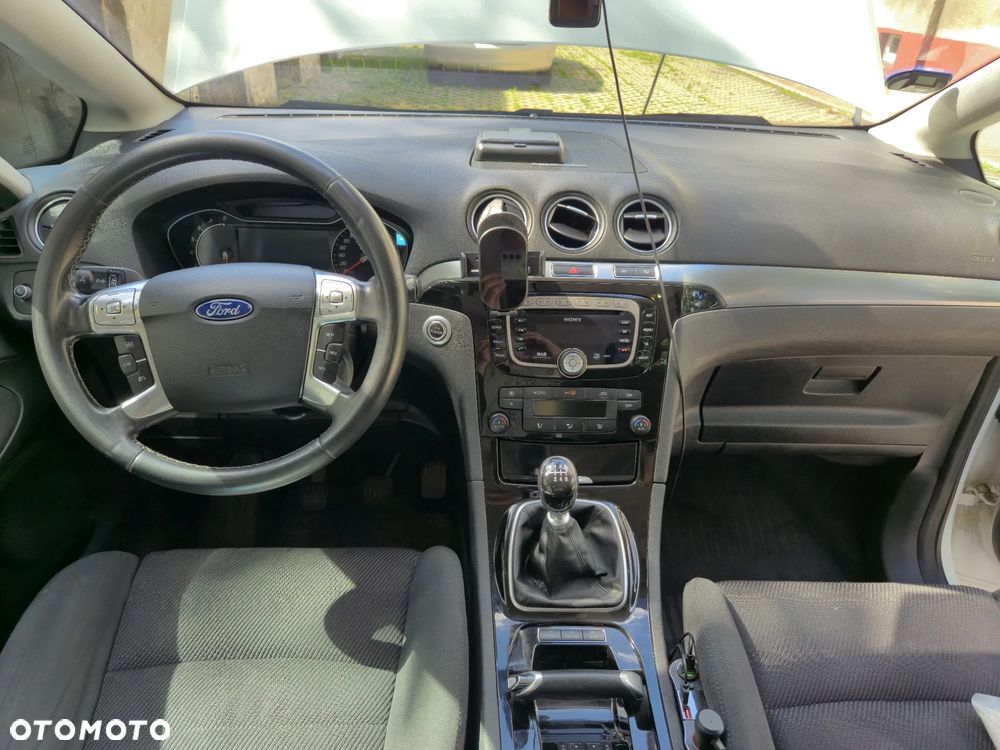 Ford S-Max - 12