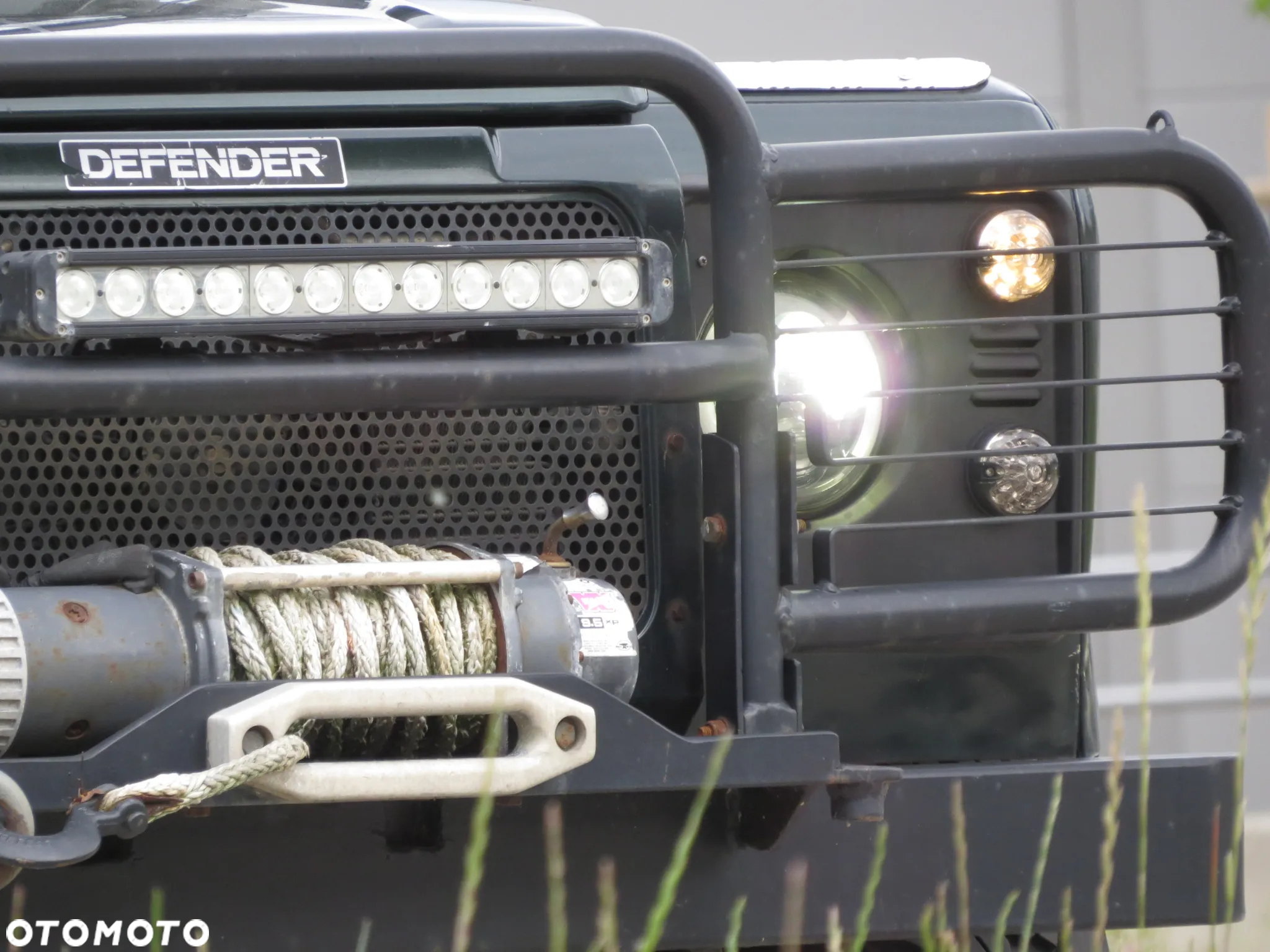 Land Rover Defender - 8