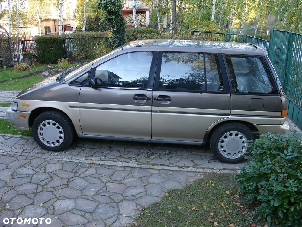 Nissan Prairie 2.0 SLX 5os - 2