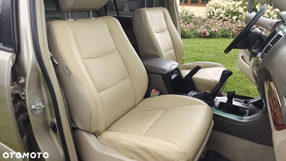 Toyota Land Cruiser - 4
