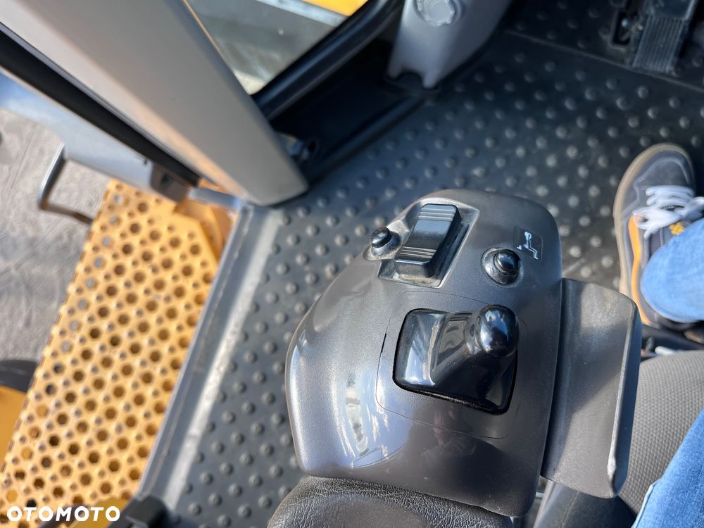 Volvo L220H - 33