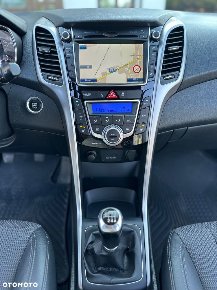 Hyundai i30 1.6 CRDi Fifa World Cup Edition - 31